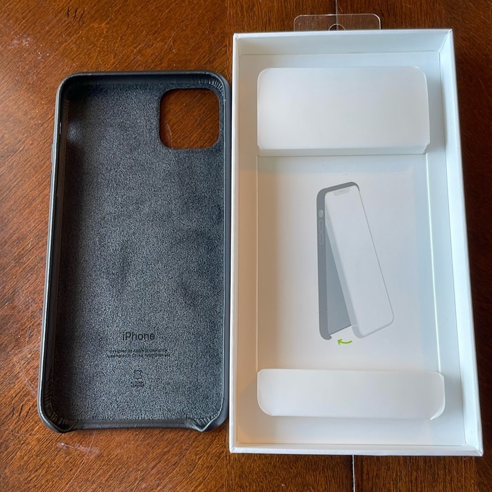 Apple Black Leather iPhone 11 Pro Max Case. - Picture 4 of 5